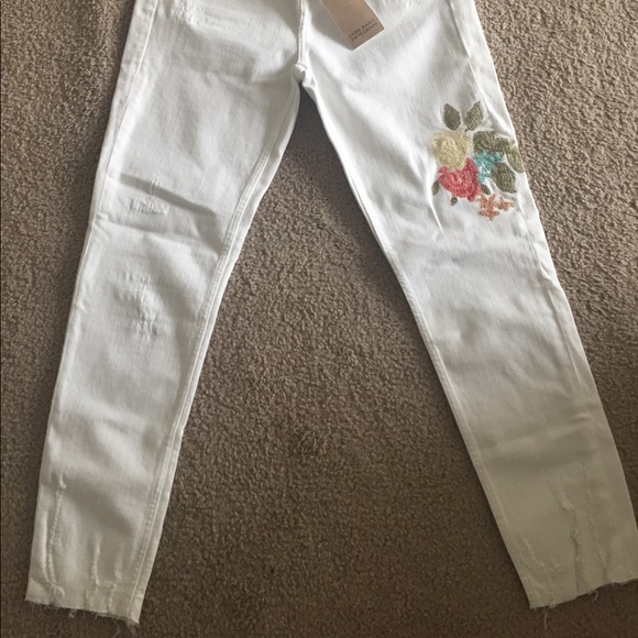 ZARA WHITE JEANS WITH FLOWERS - Picture 2 of 7
